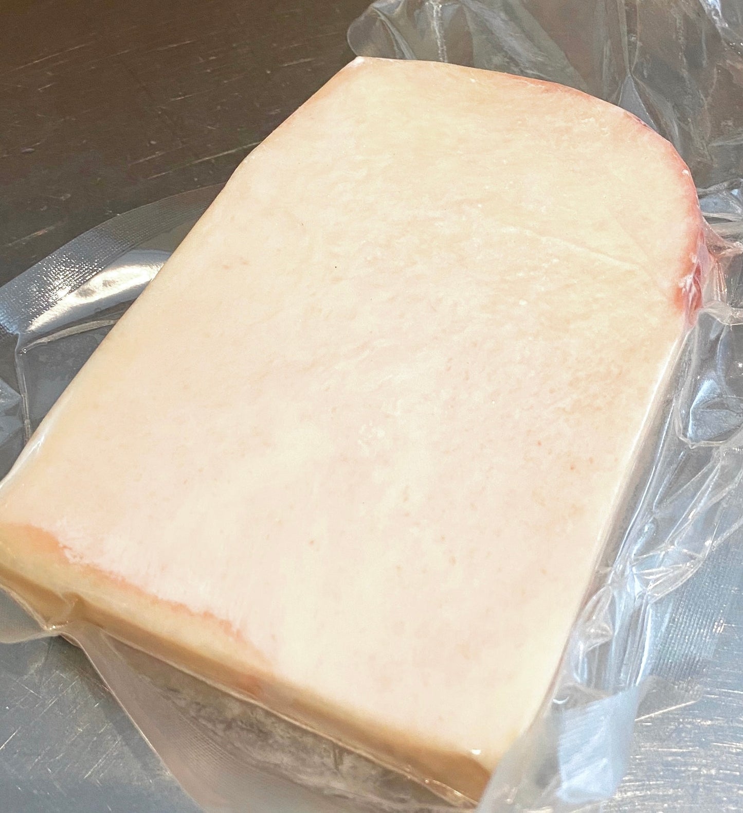 【ニタリ鯨】鯨の希少部位「伝胴でんどう（美脂びし）」生冷凍ブロック 1kg｜濃厚な「海のバター」をご堪能｜【神戸鯨精肉店】