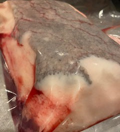 鯨舌【さえずり】冷凍生1kg　ブロック　ニタリ鯨